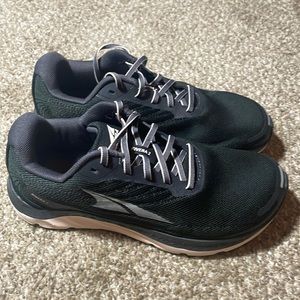 Altra Rivera SIZE: 7